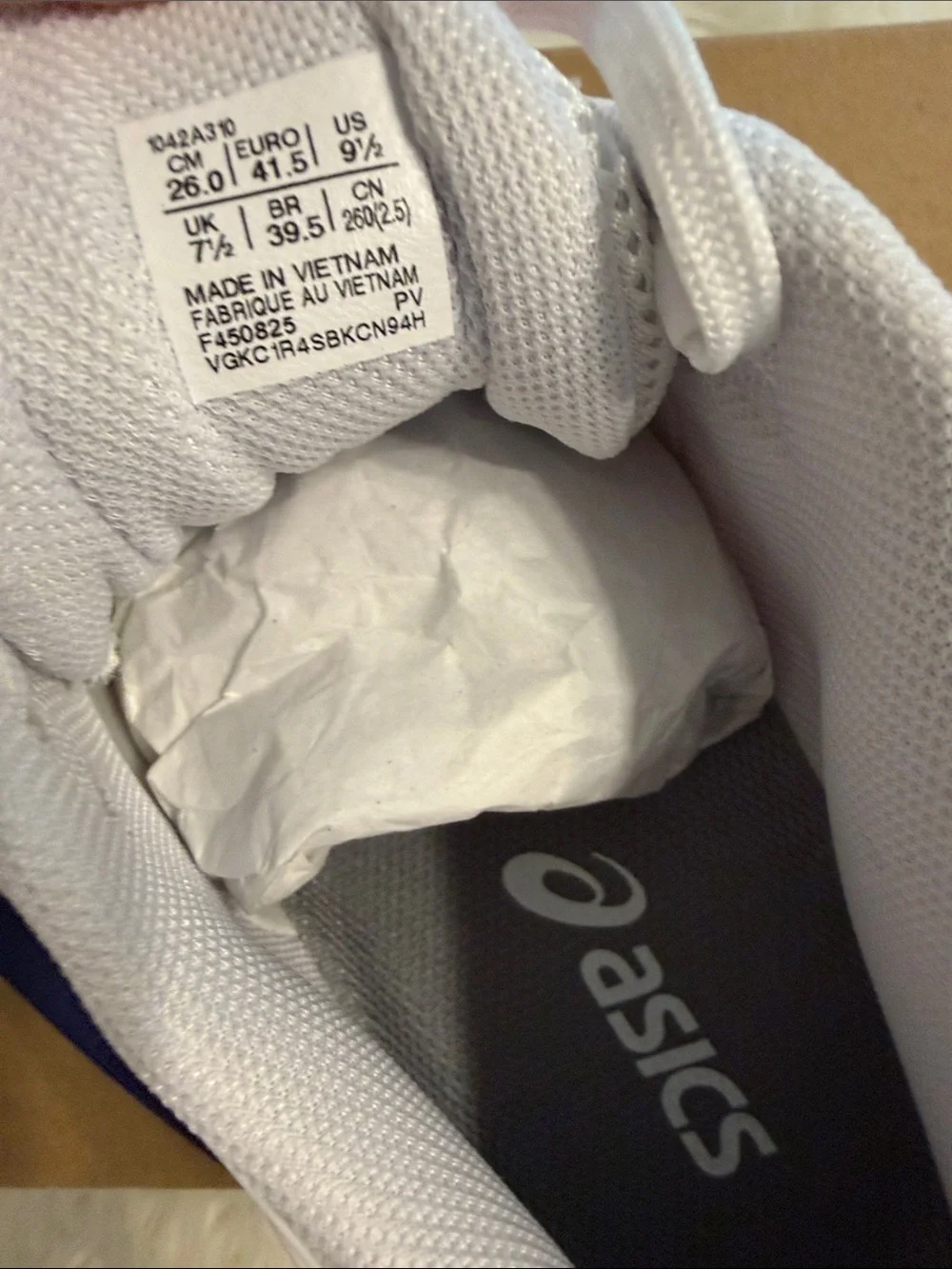 ASICS Women's White and Pink Athletic Running Shoes size 9.5 brand new with box